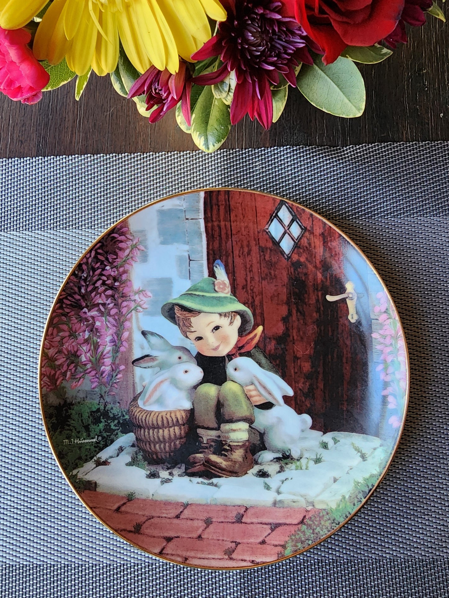 Danbury Mint M.I. Hummel Plate Collection Gentle Friends, "Playmates" Plate No. VH5298