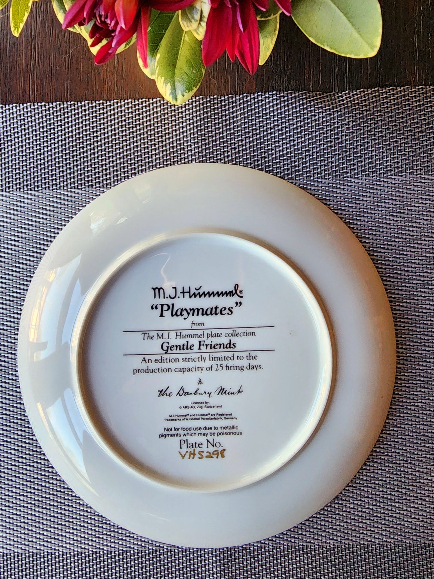 Danbury Mint M.I. Hummel Plate Collection Gentle Friends, "Playmates" Plate No. VH5298