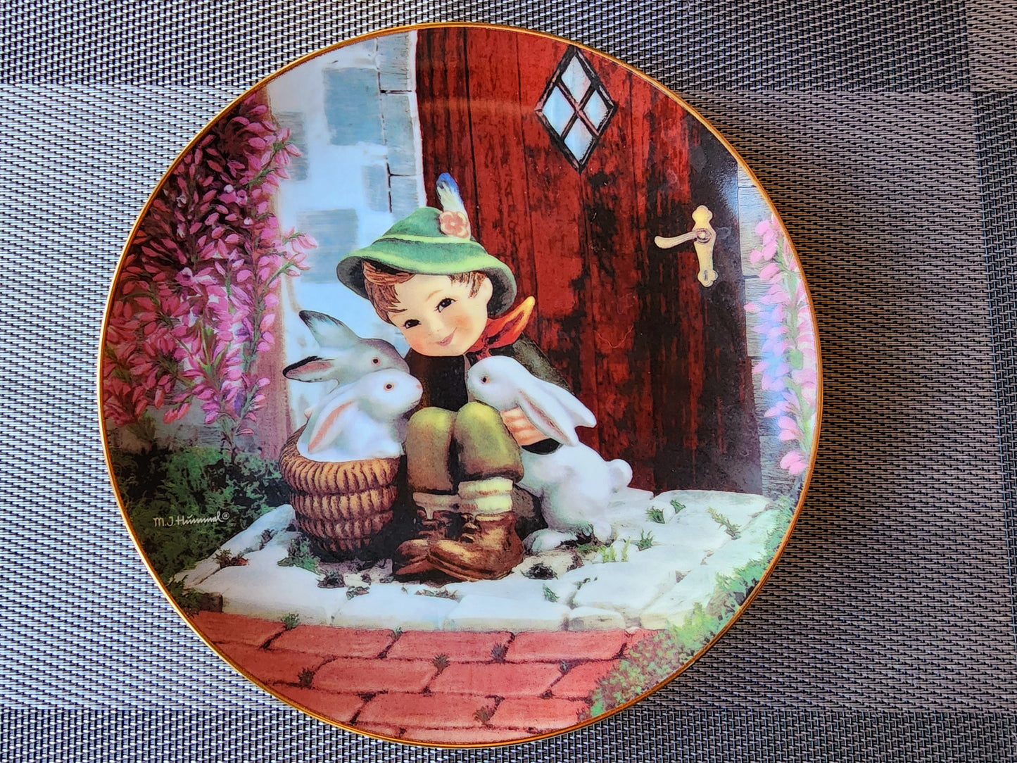 Danbury Mint M.I. Hummel Plate Collection Gentle Friends, "Playmates" Plate No. VH5298