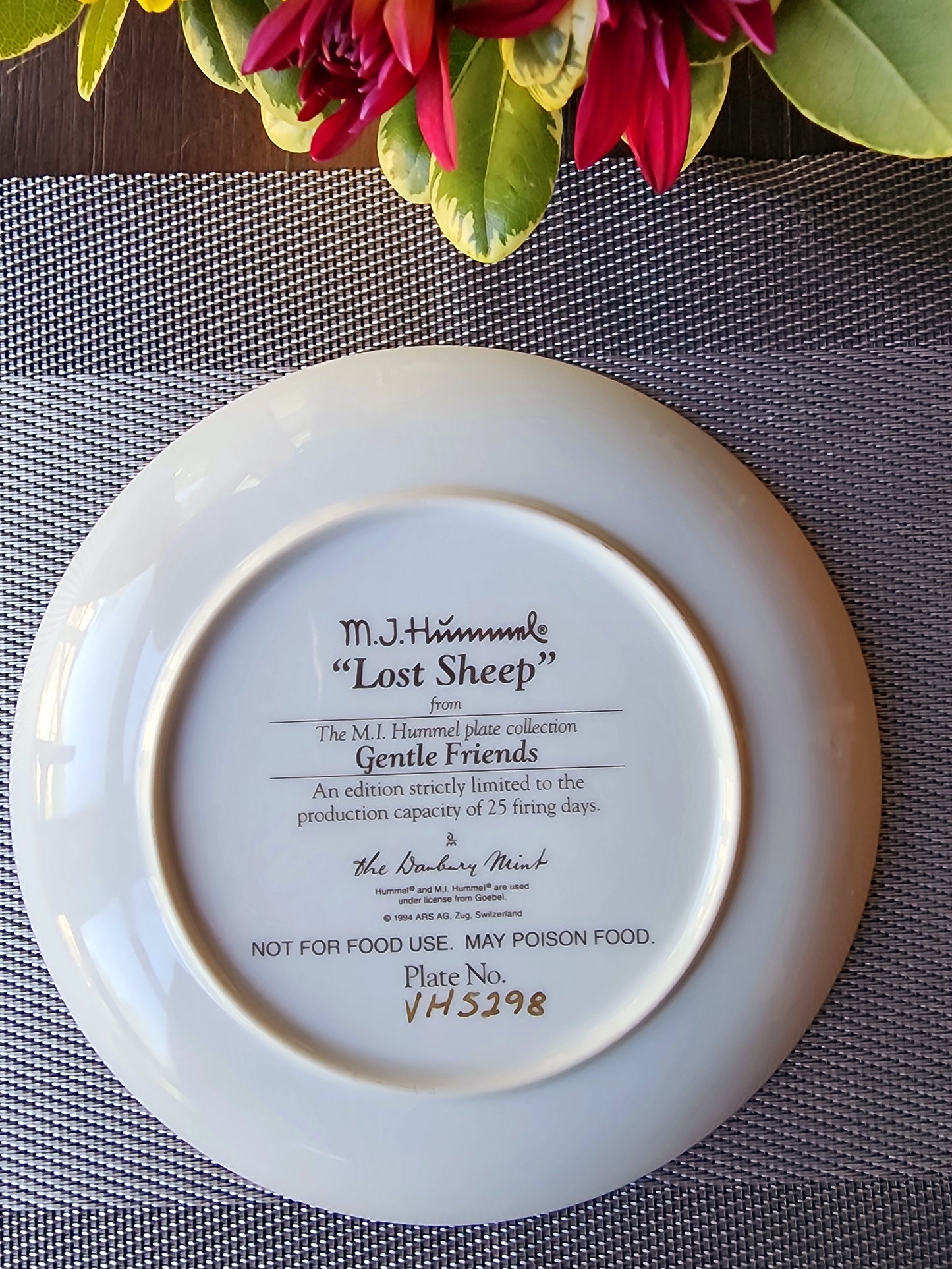 Danbury Mint M.I. Hummel Plate Collection Gentle Friends, "Lost Sheep" Plate No. VH5298