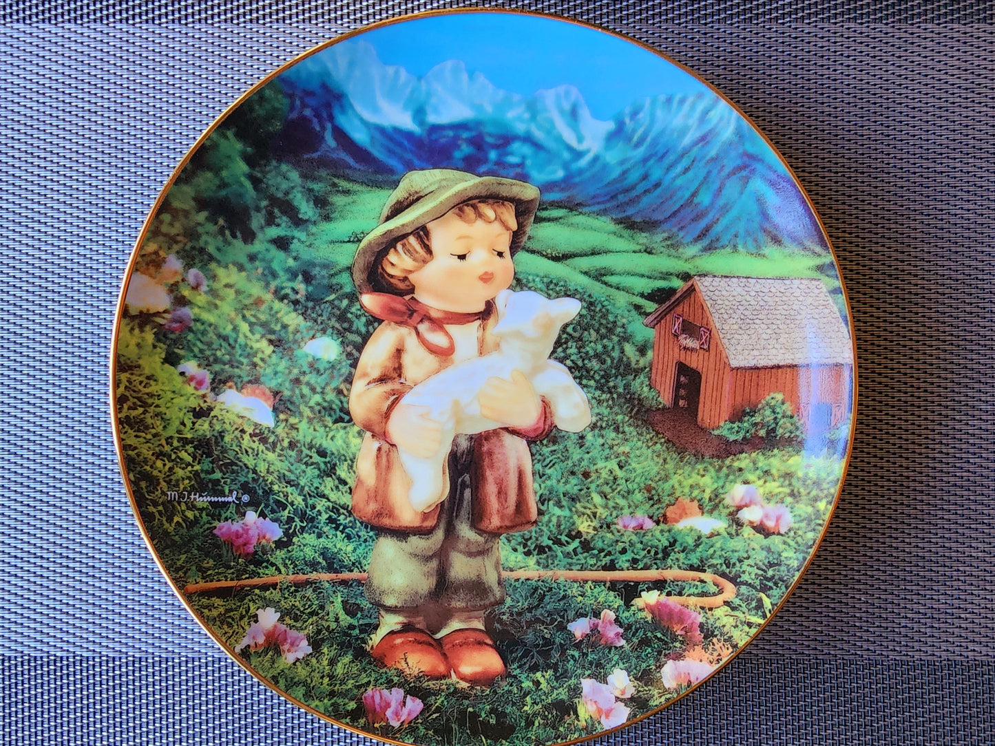 Danbury Mint M.I. Hummel Plate Collection Gentle Friends, "Lost Sheep" Plate No. VH5298