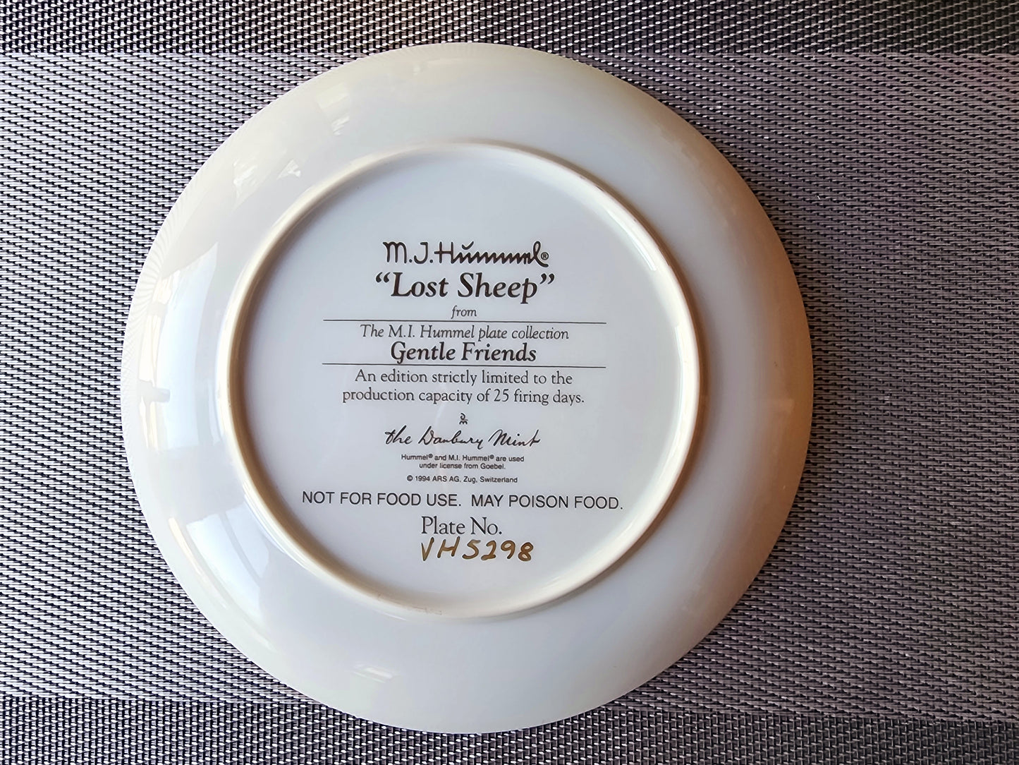 Danbury Mint M.I. Hummel Plate Collection Gentle Friends, "Lost Sheep" Plate No. VH5298