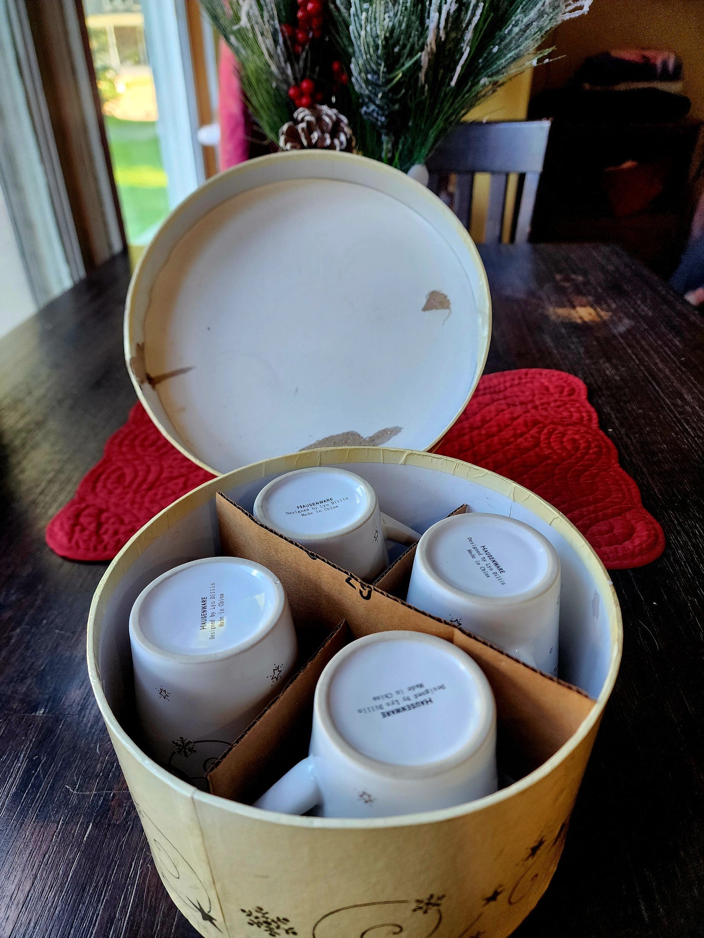 Set of 4 Coffee Mugs Cheer White Cups Gold Print Stars Snowflakes Original Box