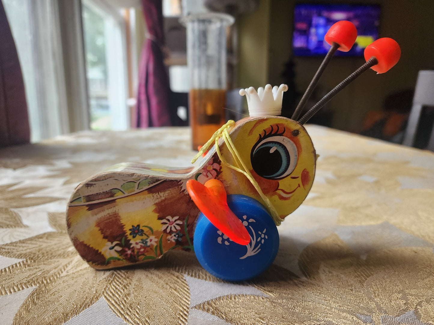 Vintage Fisher Price QUEEN BUZZY BEE #444 Wings Turn When Pulled, Wooden 1970s