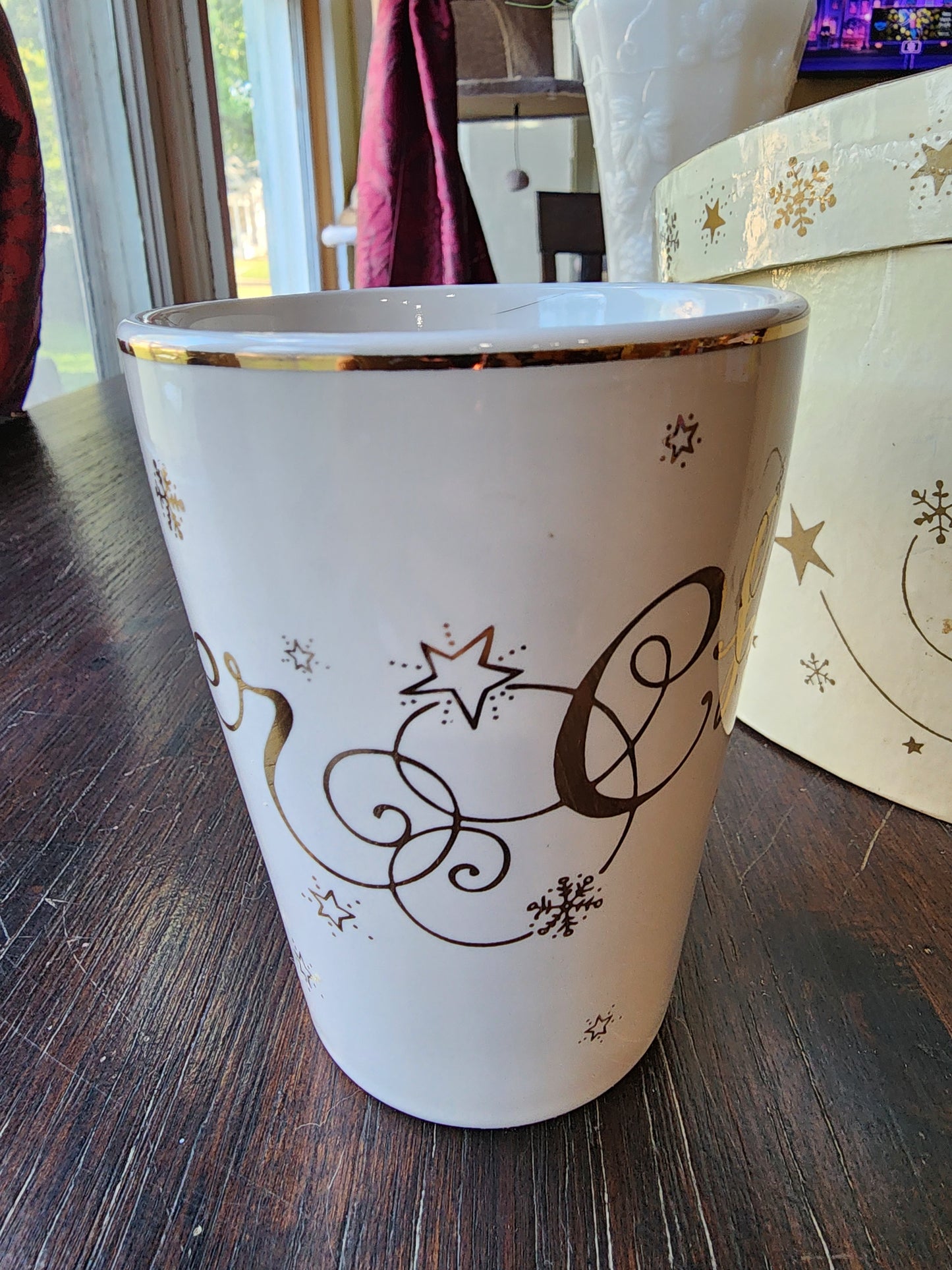 Set of 4 Coffee Mugs Cheer White Cups Gold Print Stars Snowflakes Original Box