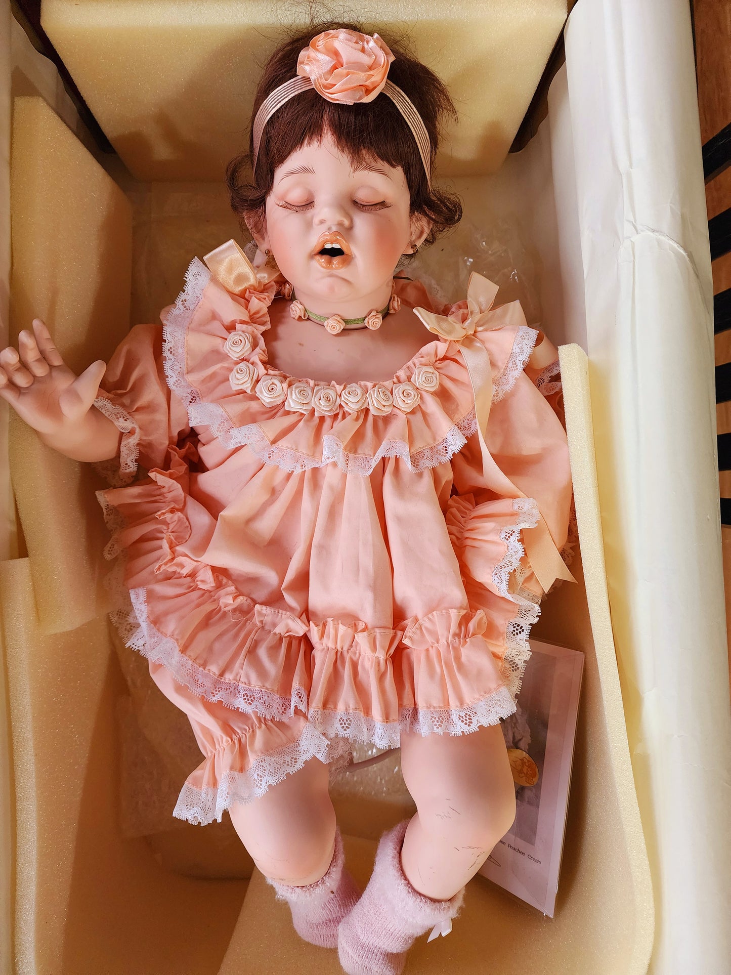 Vintage Fayzah Spanos “Peachee Cream” Porcelain Sleeping Baby Doll Limited Edition #382/2000