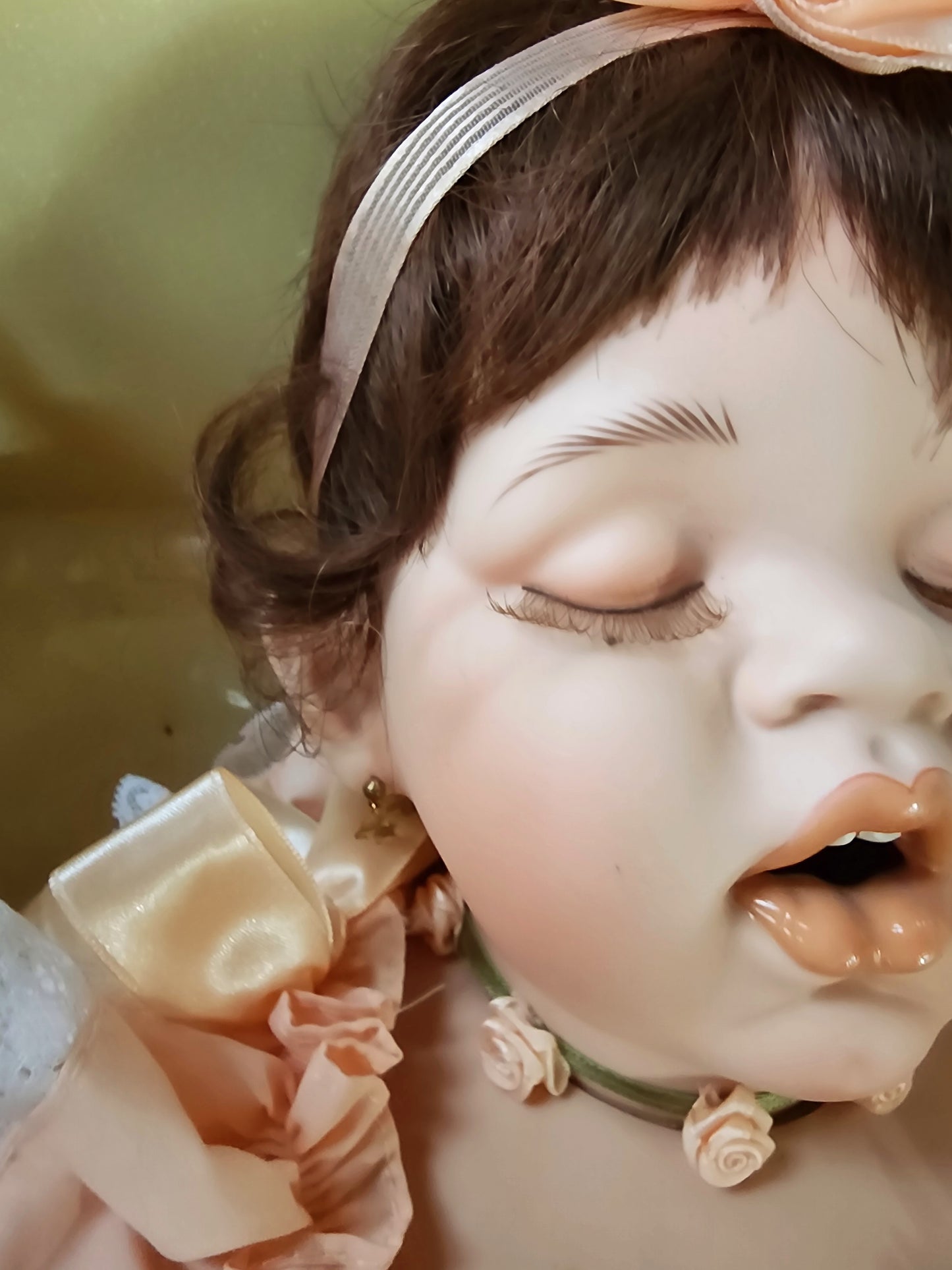 Vintage Fayzah Spanos “Peachee Cream” Porcelain Sleeping Baby Doll Limited Edition #382/2000