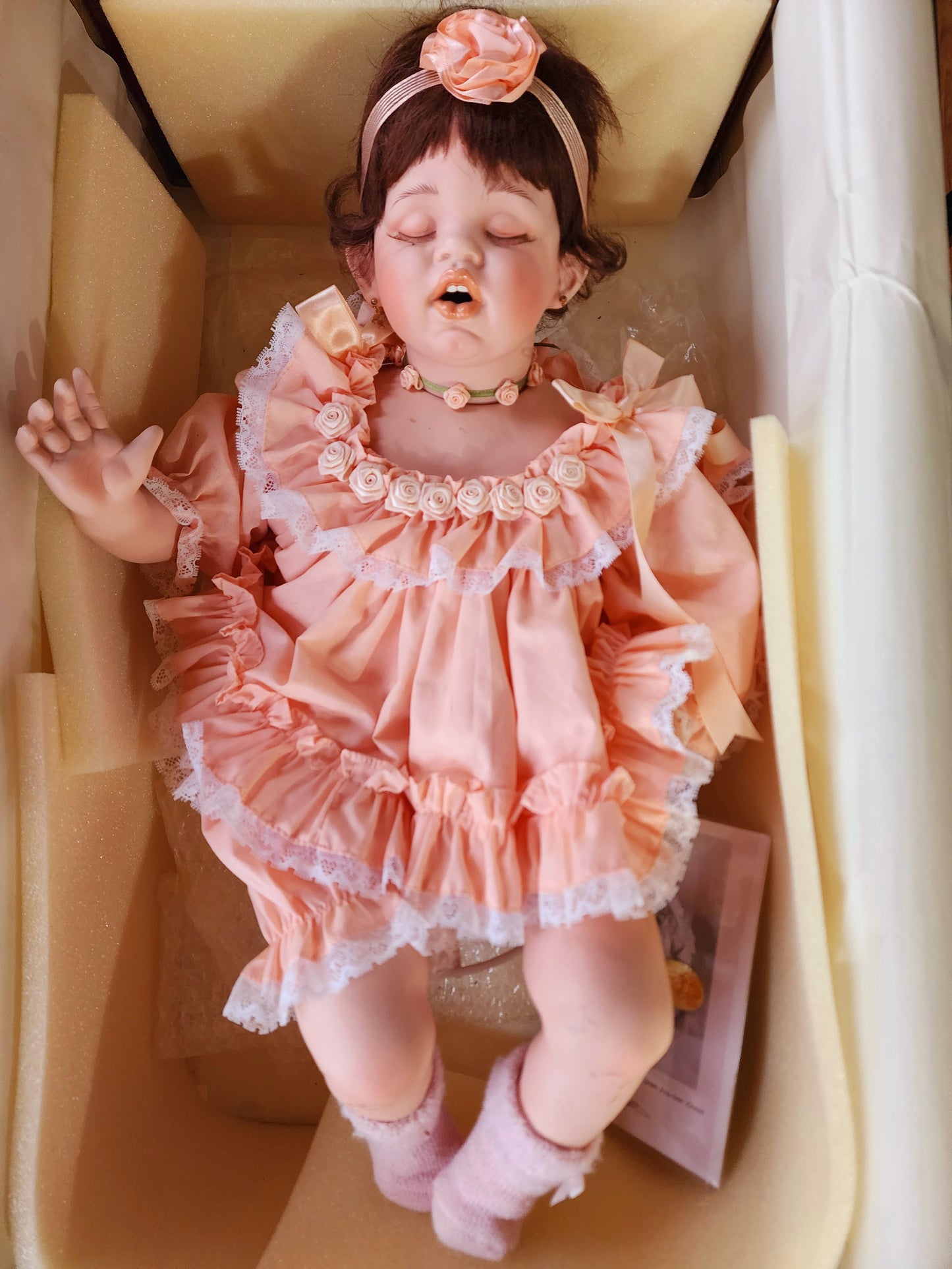 Vintage Fayzah Spanos “Peachee Cream” Porcelain Sleeping Baby Doll Limited Edition #382/2000