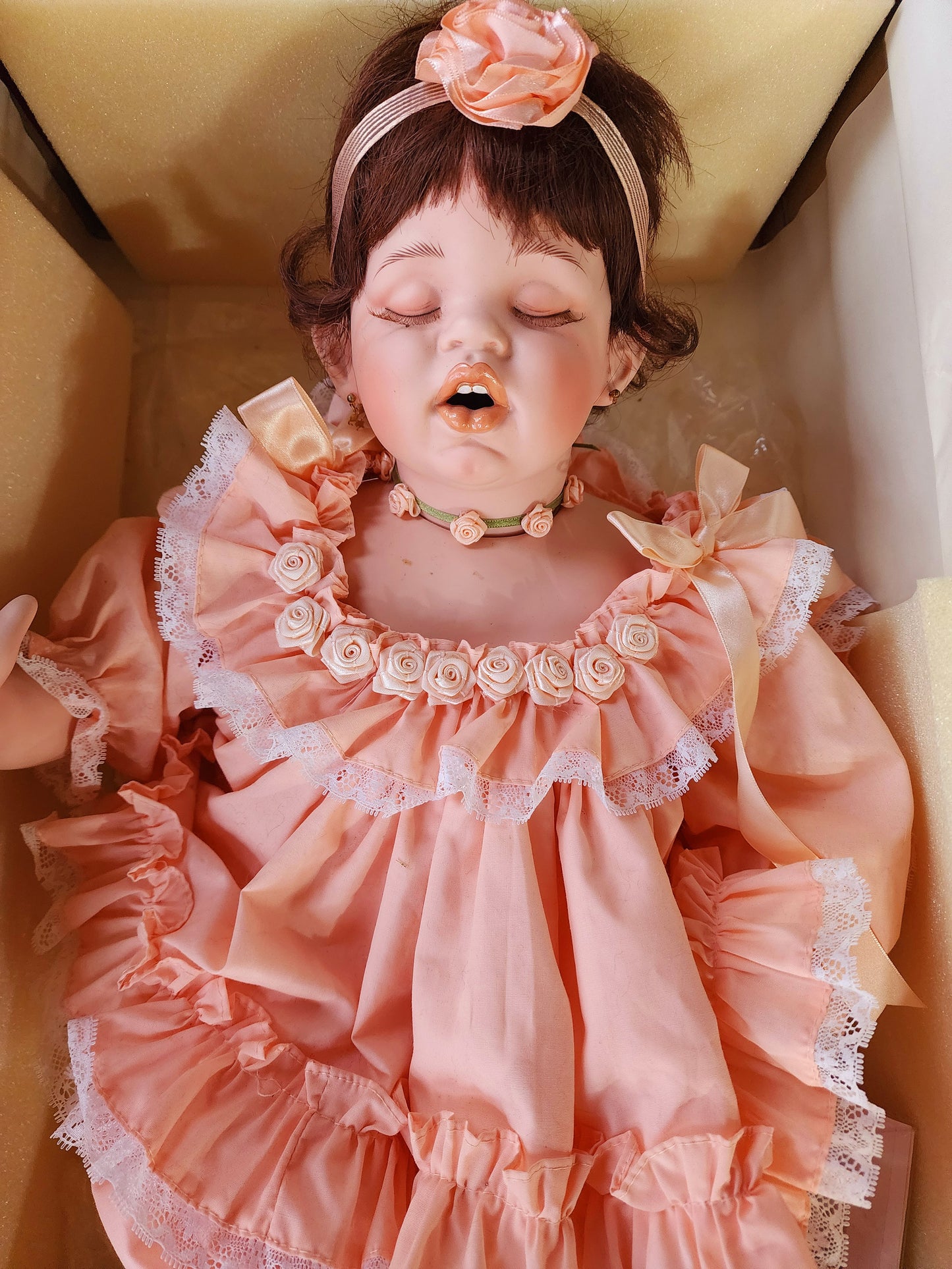 Vintage Fayzah Spanos “Peachee Cream” Porcelain Sleeping Baby Doll Limited Edition #382/2000