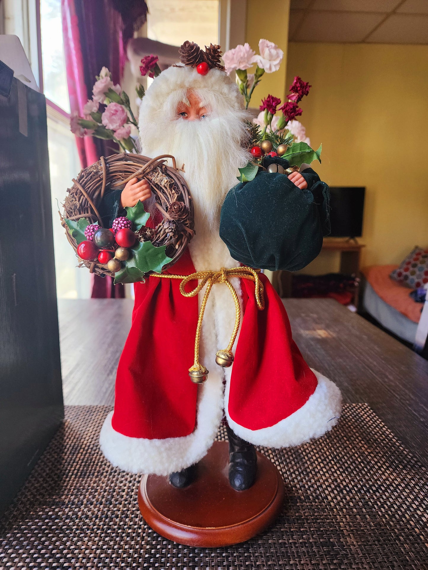 Vintage Christmas Collectable Santa Holding A Wreath, 1990's