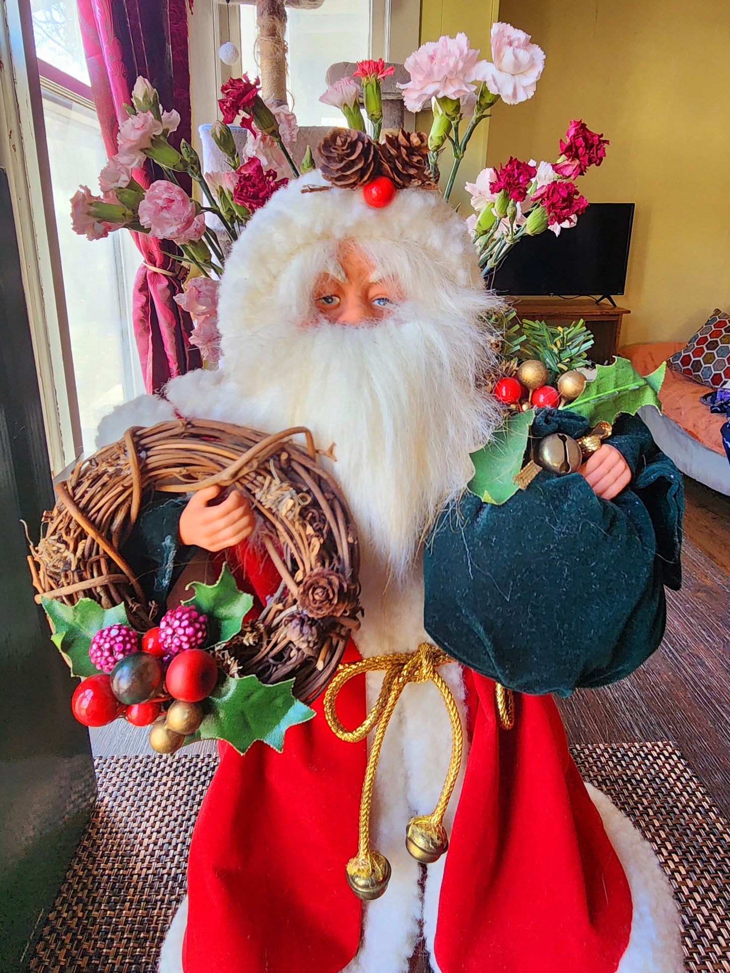 Vintage Christmas Collectable Santa Holding A Wreath, 1990's