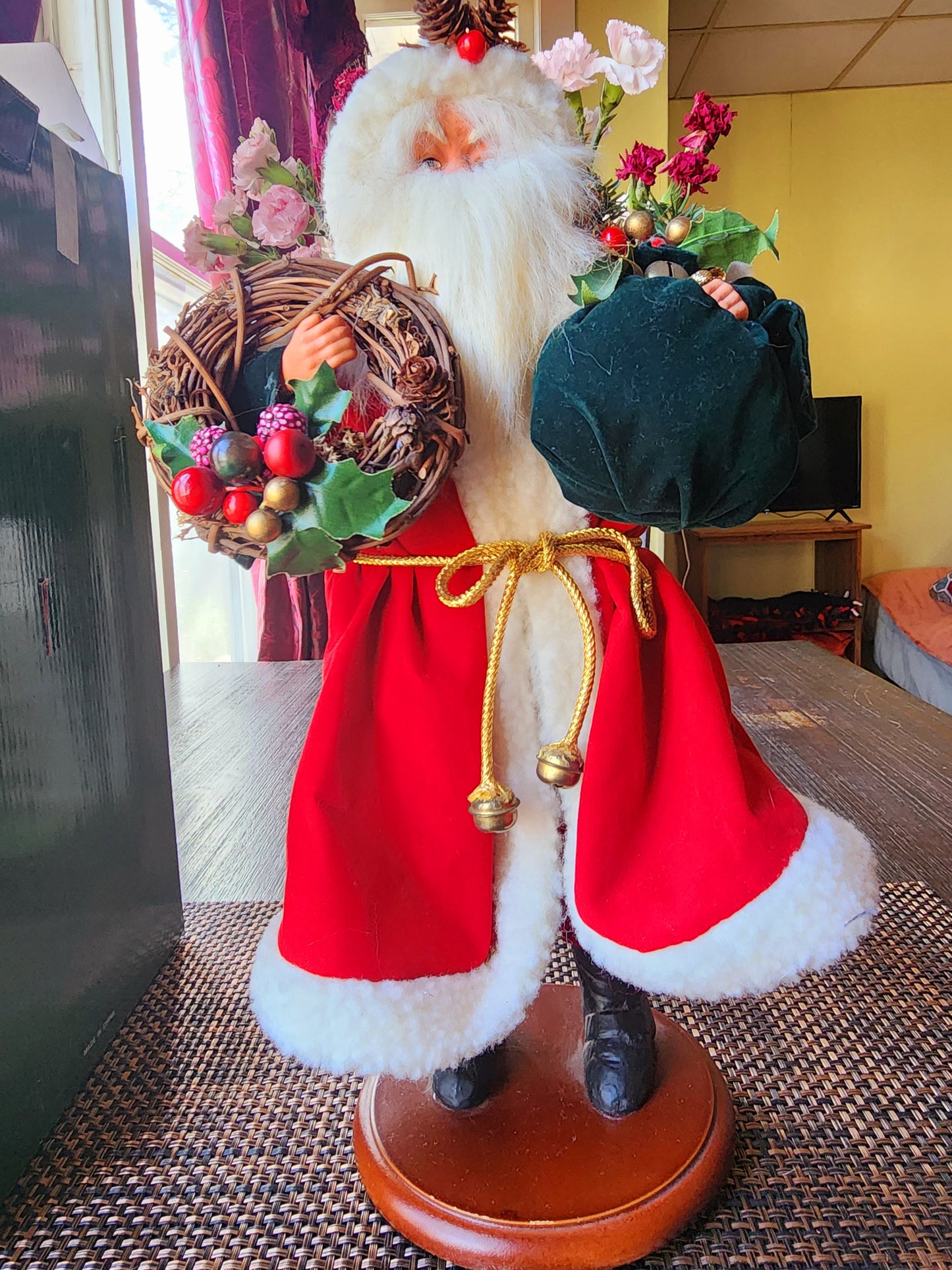 Vintage Christmas Collectable Santa Holding A Wreath, 1990's