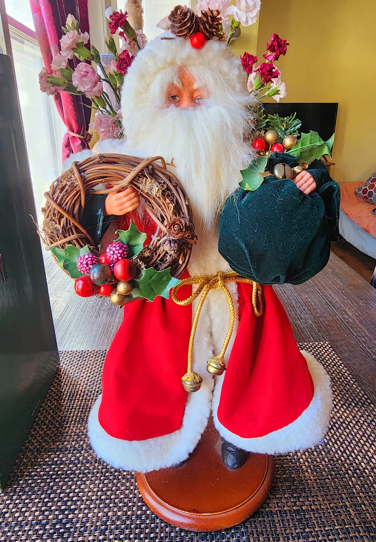 Vintage Christmas Collectable Santa Holding A Wreath, 1990's