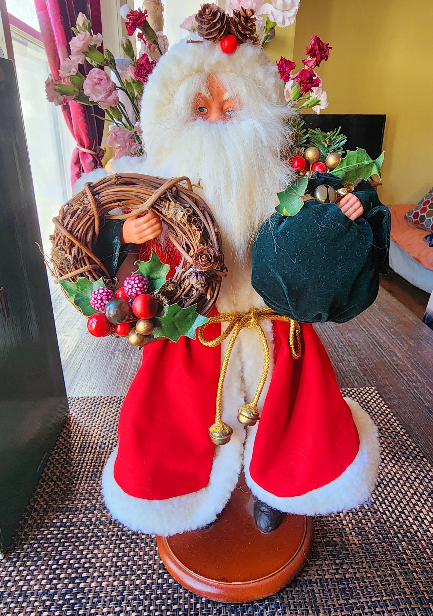 Vintage Christmas Collectable Santa Holding A Wreath, 1990's