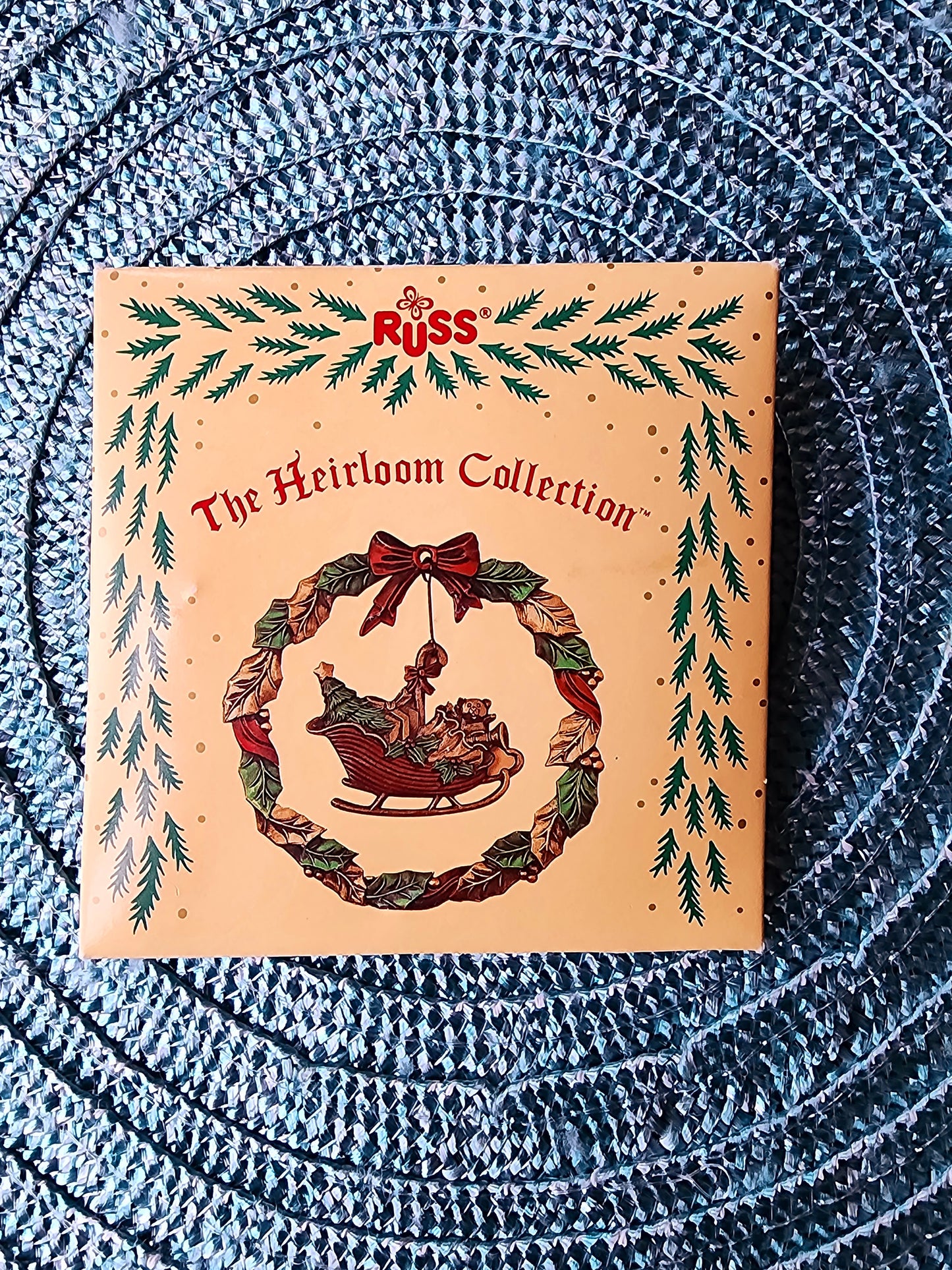 Russ Berrie and Company, The Heirloom Collection Wreath with Sleigh Ornament, Item #5918