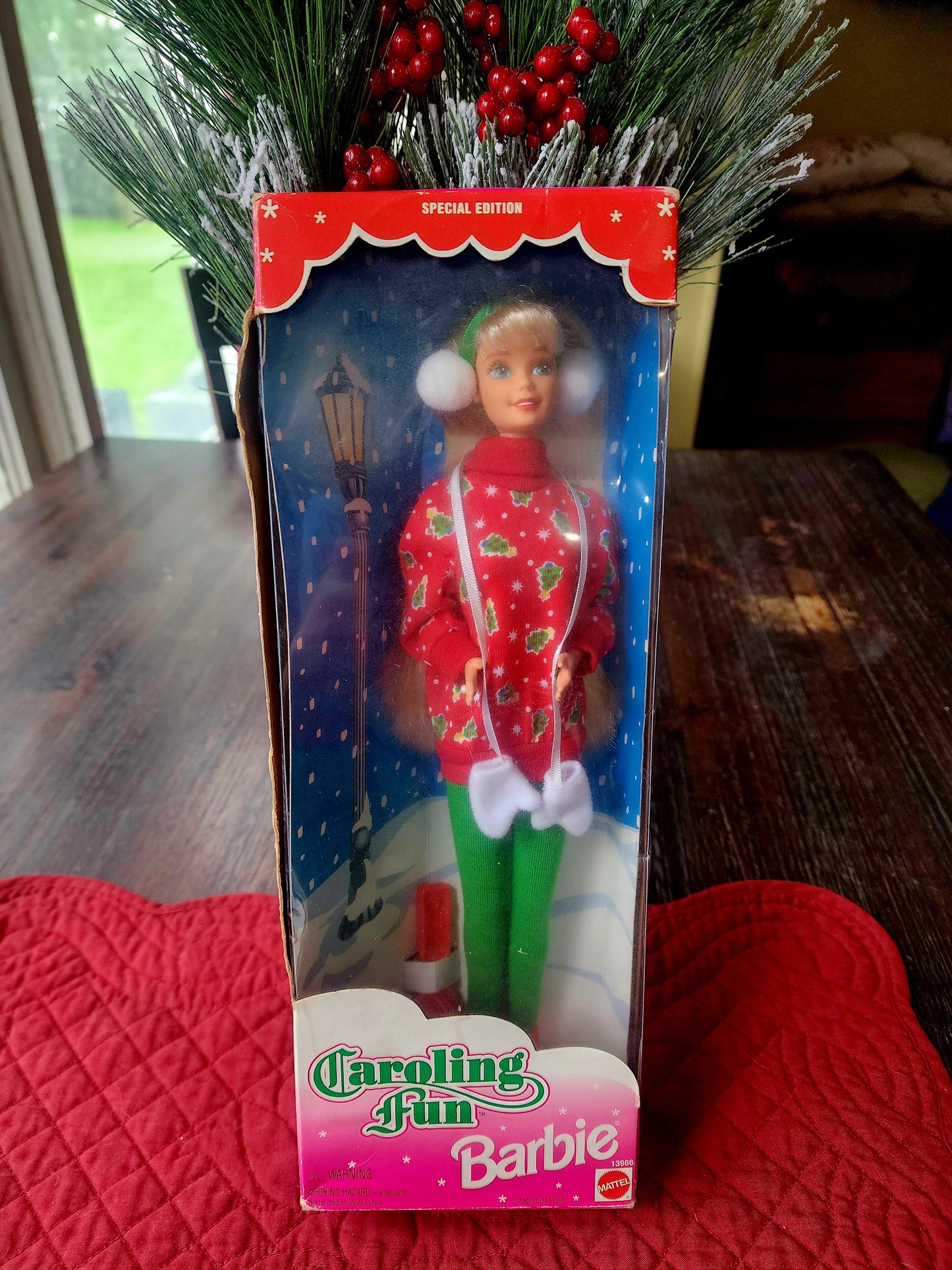 Vintage 1995 CAROLING FUN BARBIE Christmas Special Edition #13966 Sealed NRFB