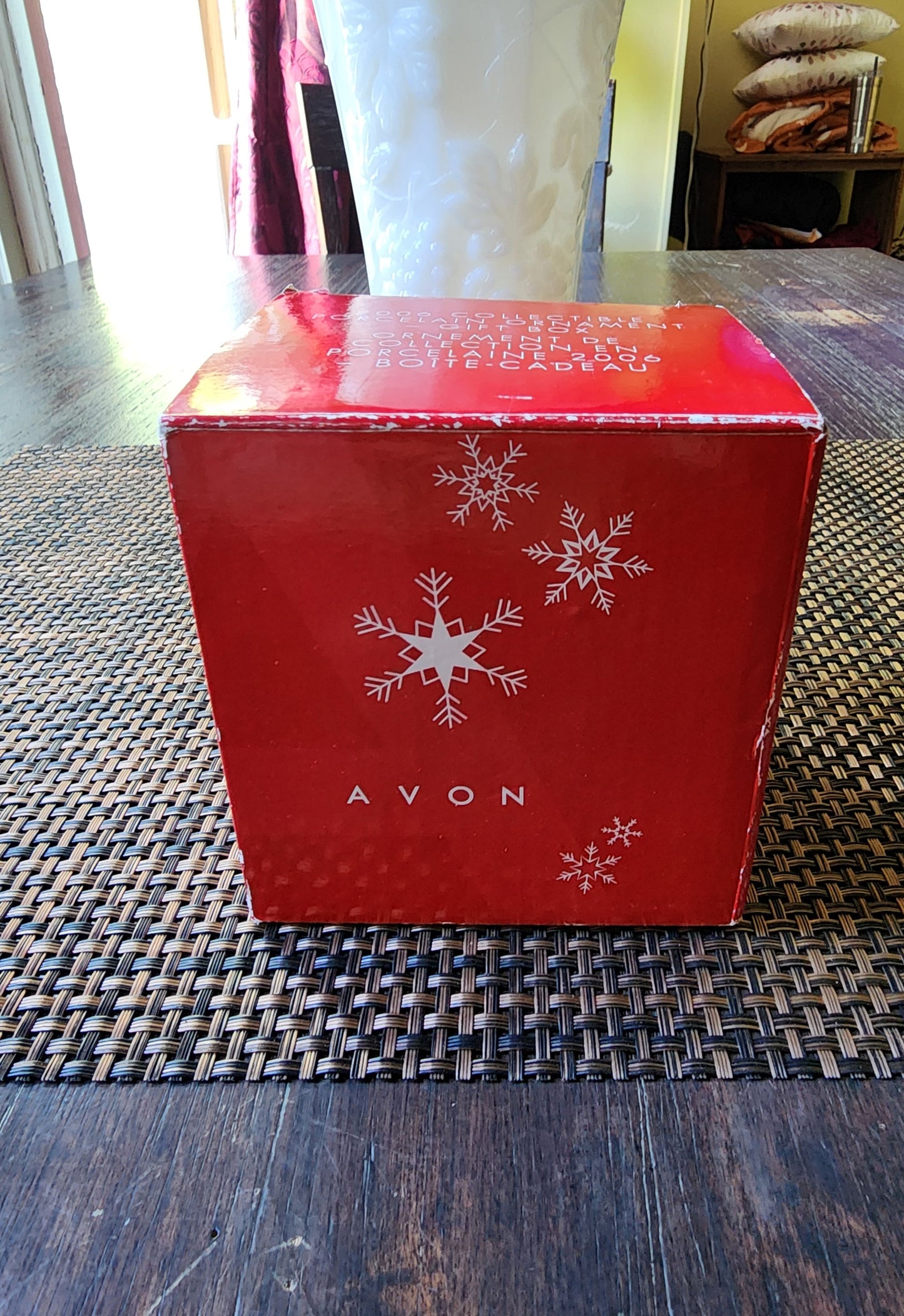 Avon 2006 Collectible Dog And Cat In Gift Box Ornament Christmas Decoration
