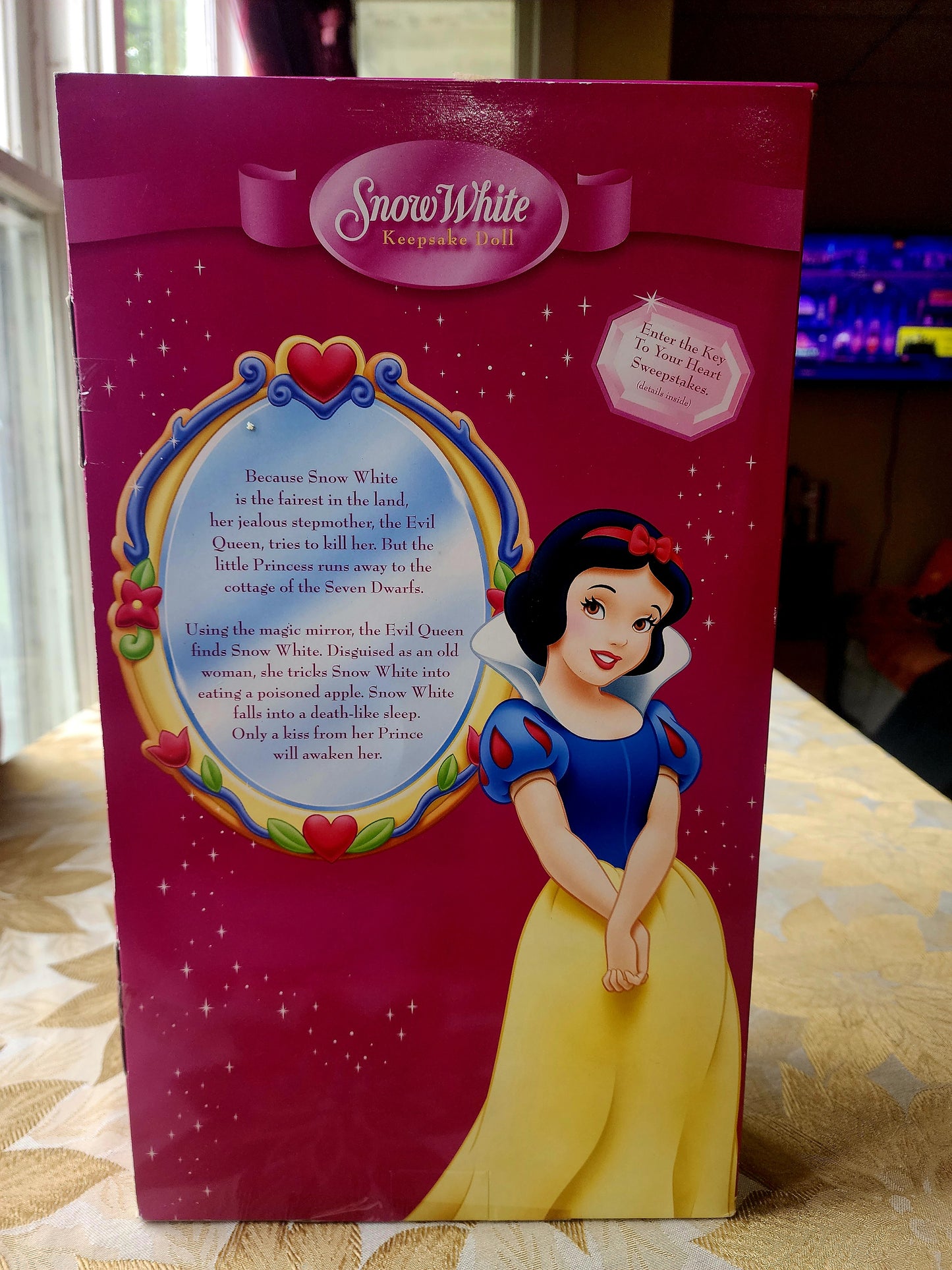 Disney Princess Snow White Brass Key Collectible Keepsakes Porcelain Doll 2004