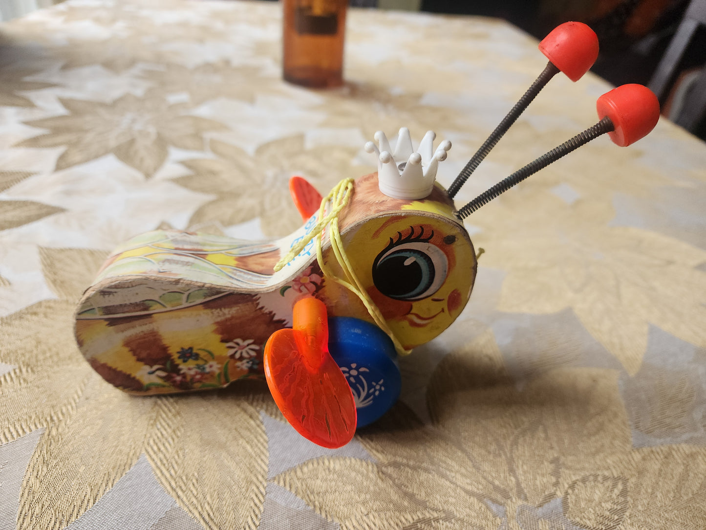 Vintage Fisher Price QUEEN BUZZY BEE #444 Wings Turn When Pulled, Wooden 1970s