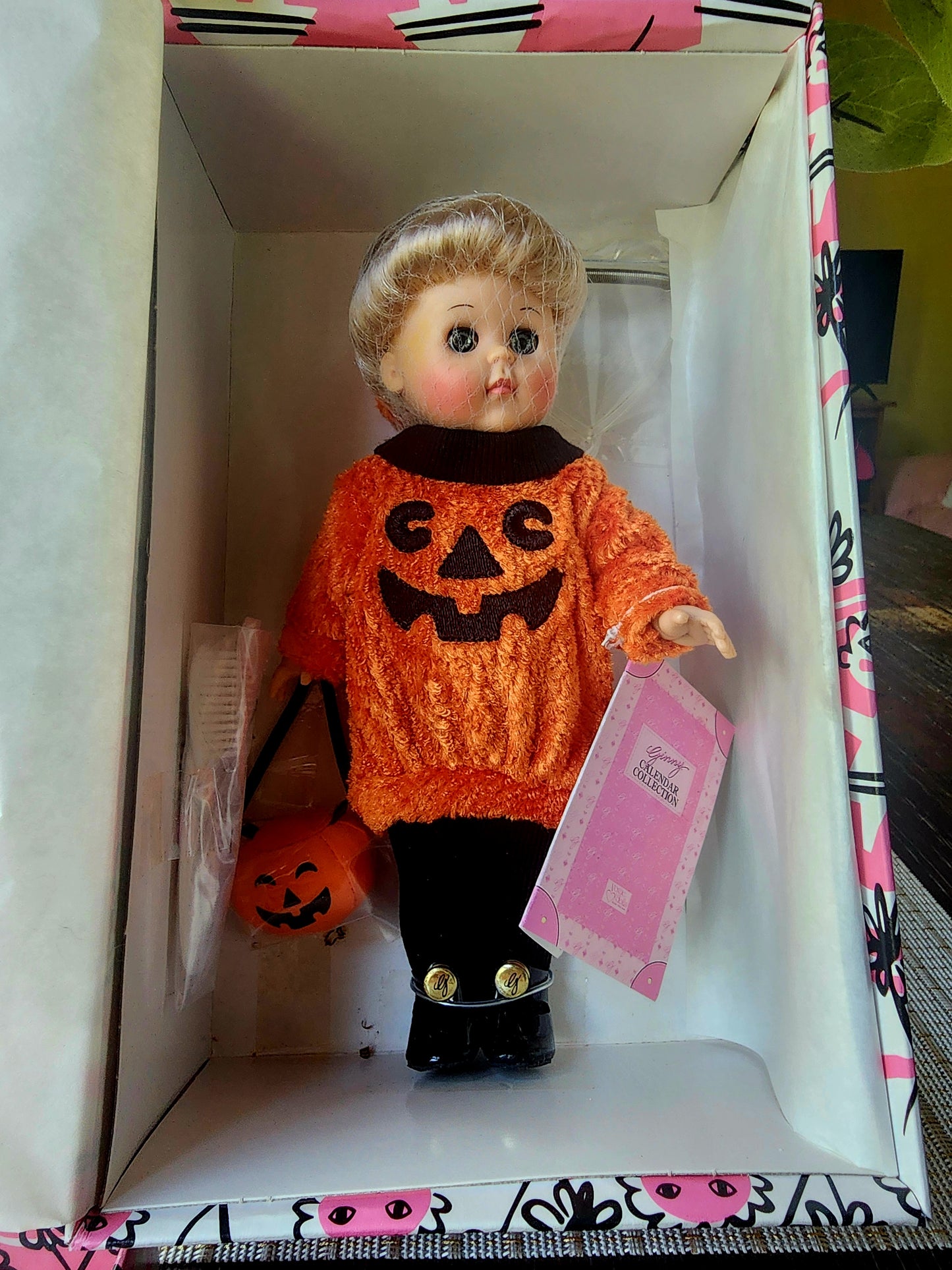 Vogue Ginny Doll 8in “Trick Or Treat” Calendar Series October New NRFB