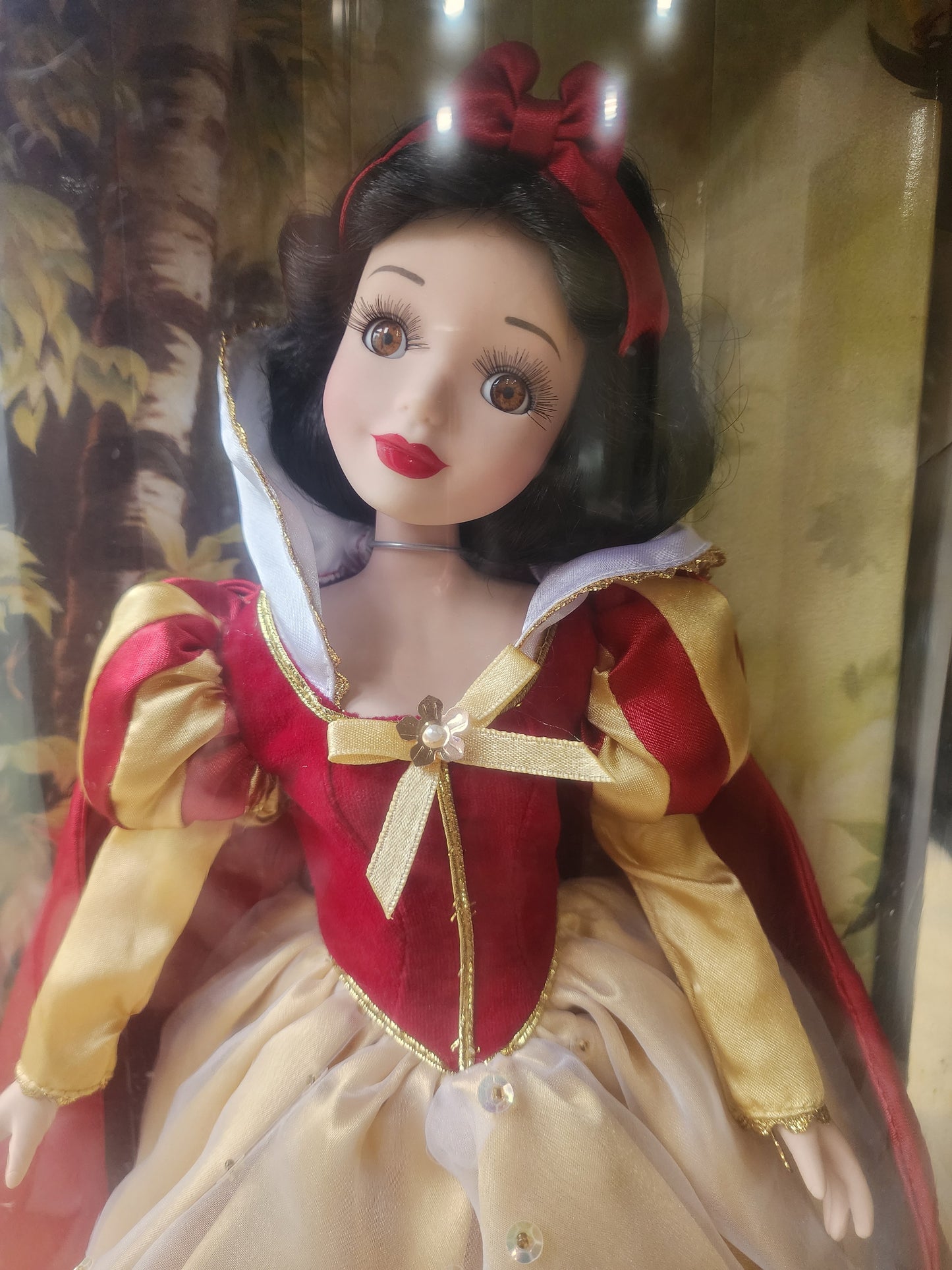 Disney Princess Snow White Brass Key Collectible Keepsakes Porcelain Doll 2004
