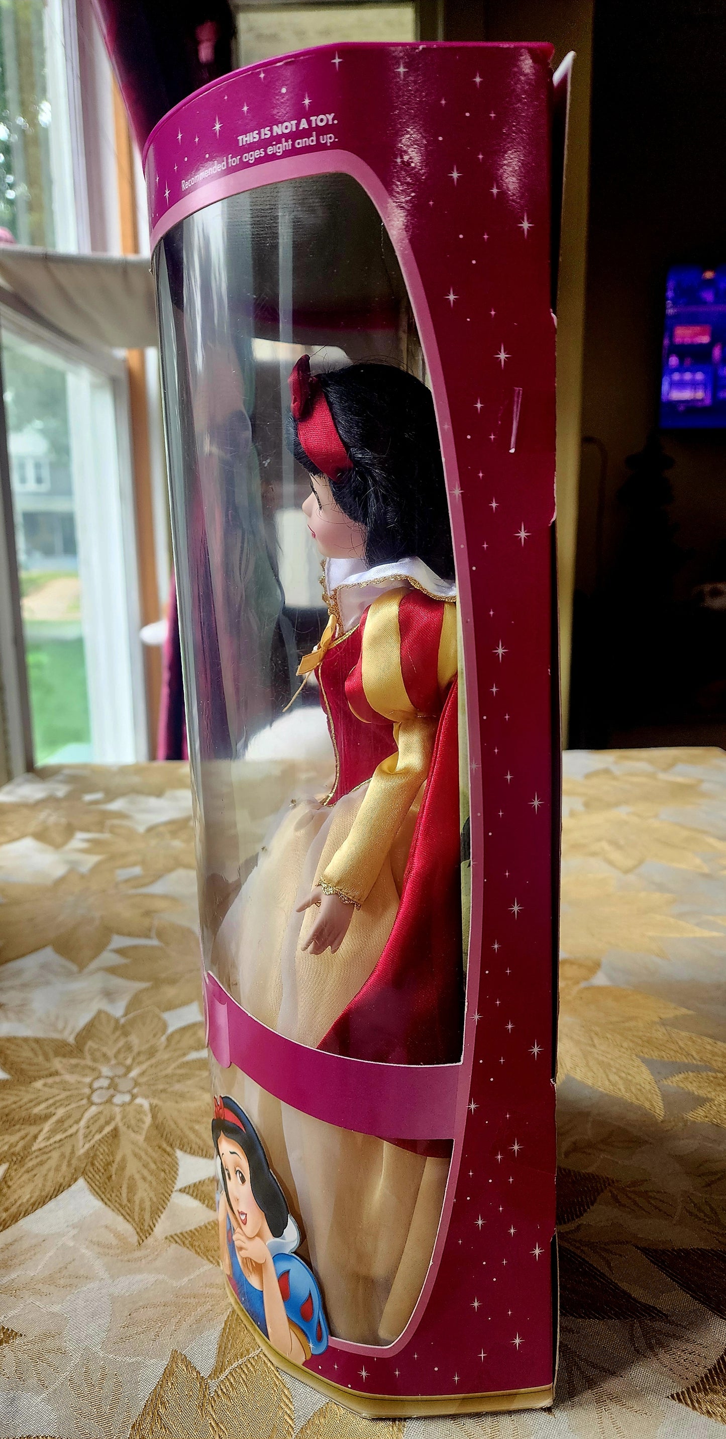 Disney Princess Snow White Brass Key Collectible Keepsakes Porcelain Doll 2004