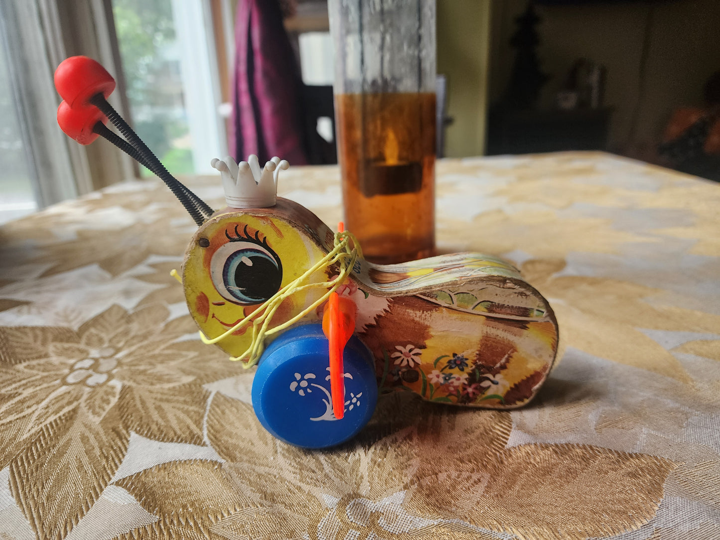 Vintage Fisher Price QUEEN BUZZY BEE #444 Wings Turn When Pulled, Wooden 1970s